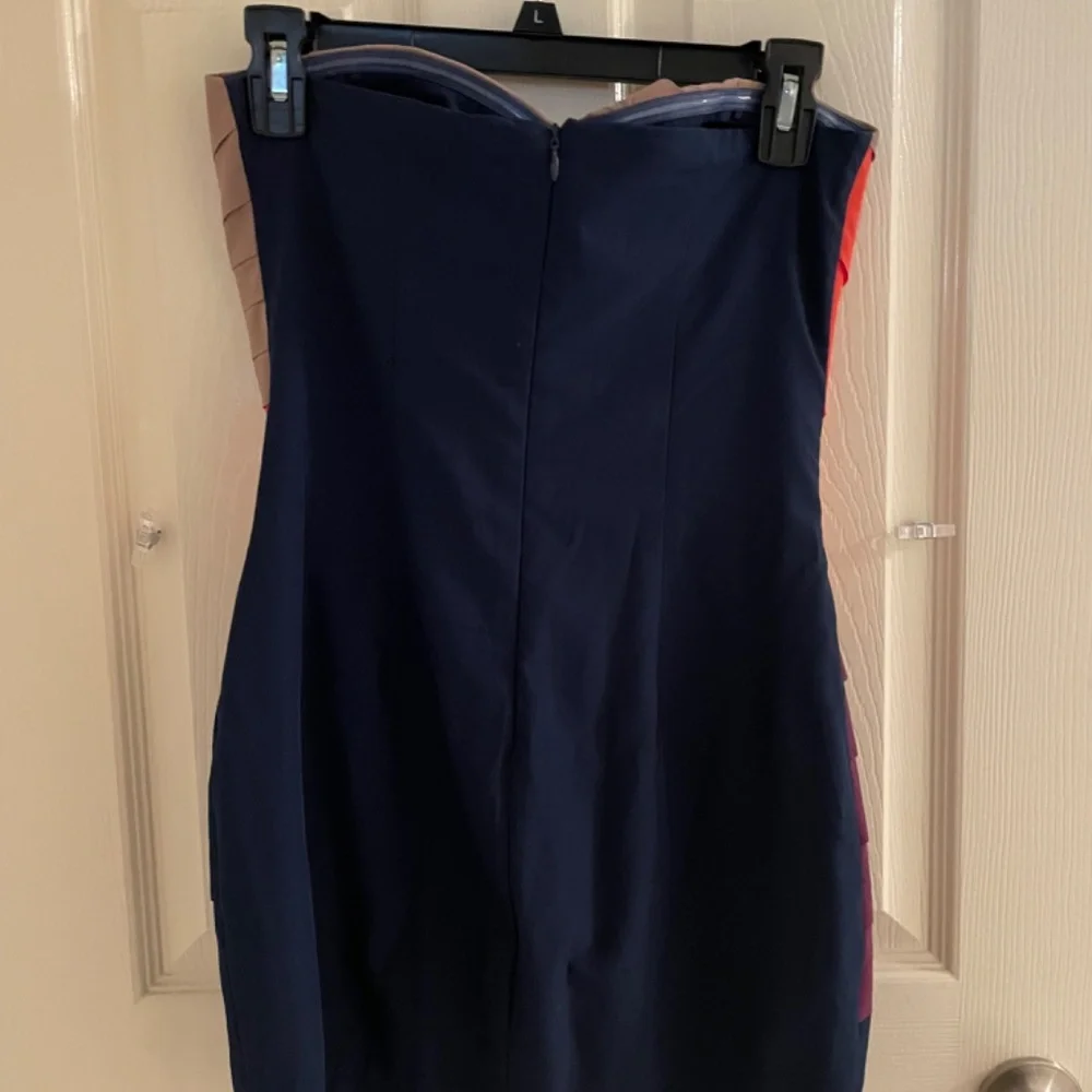 Dress - Picture 6 of 7